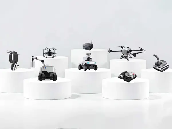 Tianjin Weide Aviation verdiept de samenwerking op het toneel en voert meerdere praktische projecten uit voor rups-/wielchassis en muurklimrobots